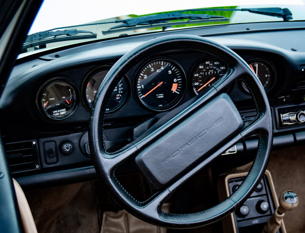 Porsche 911 Carrera 3.2 (US)
