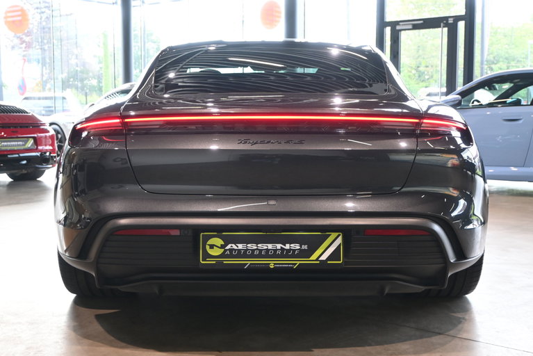 Porsche Taycan 4S