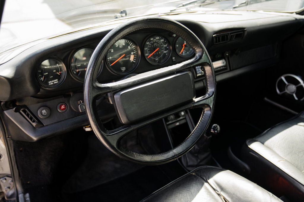 Porsche 911 Carrera 3.2 (US)