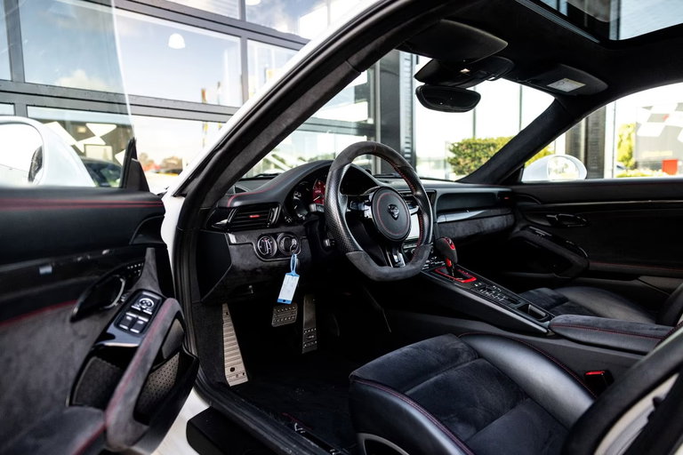 Porsche 991 Carrera GTS