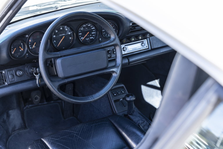 Porsche 964 Carrera 4