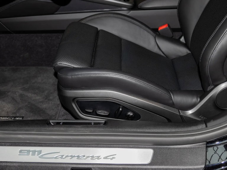 Porsche 992 Carrera 4