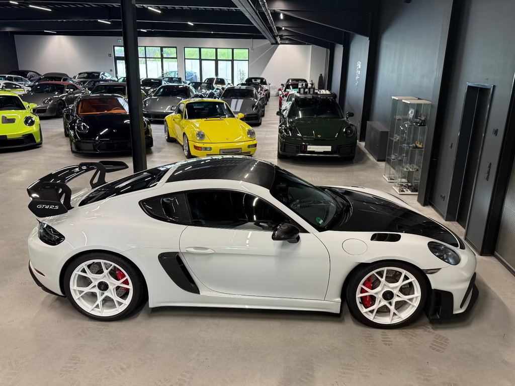 Porsche 718 Cayman GT4 RS