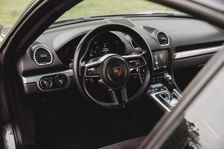 Porsche 718 Cayman