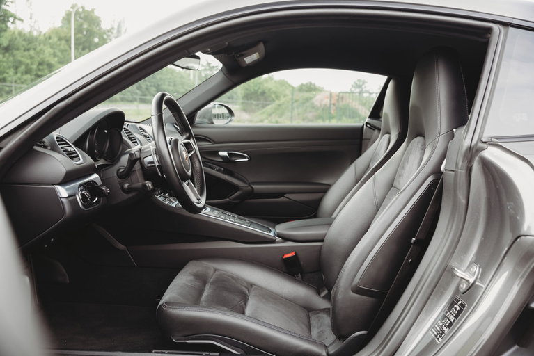 Porsche 718 Cayman