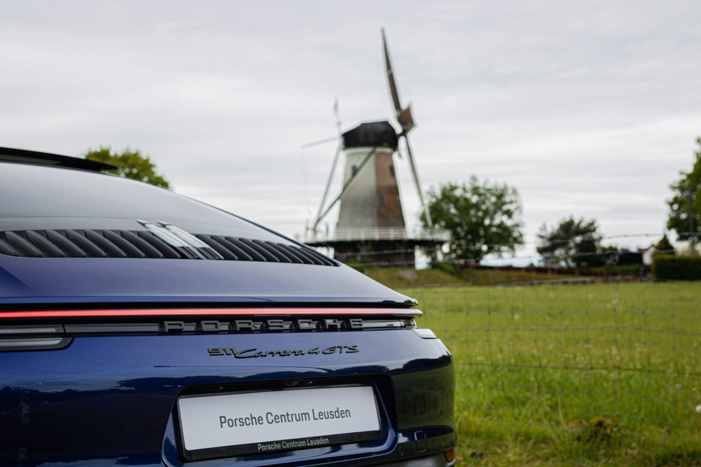 Porsche 992 Carrera 4 GTS