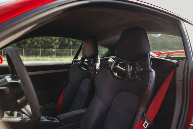 Porsche 981 Cayman GT4