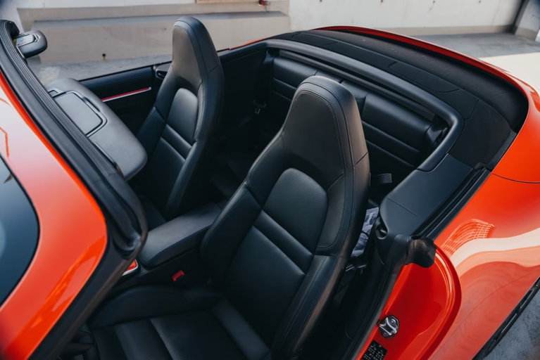 Porsche 992 Carrera