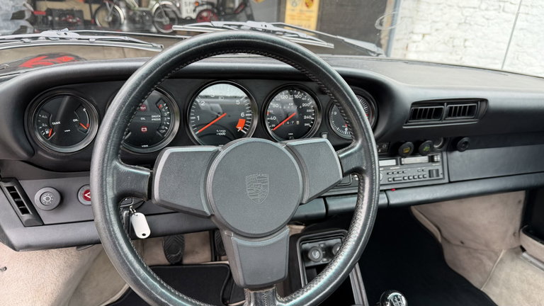 Porsche 911 Carrera 3.2