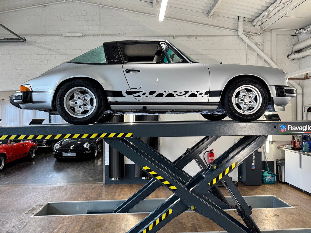 Porsche 911 Carrera 2.7