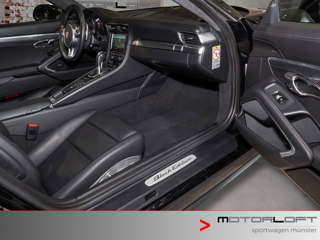 Porsche 991 Carrera 4 Black Edition