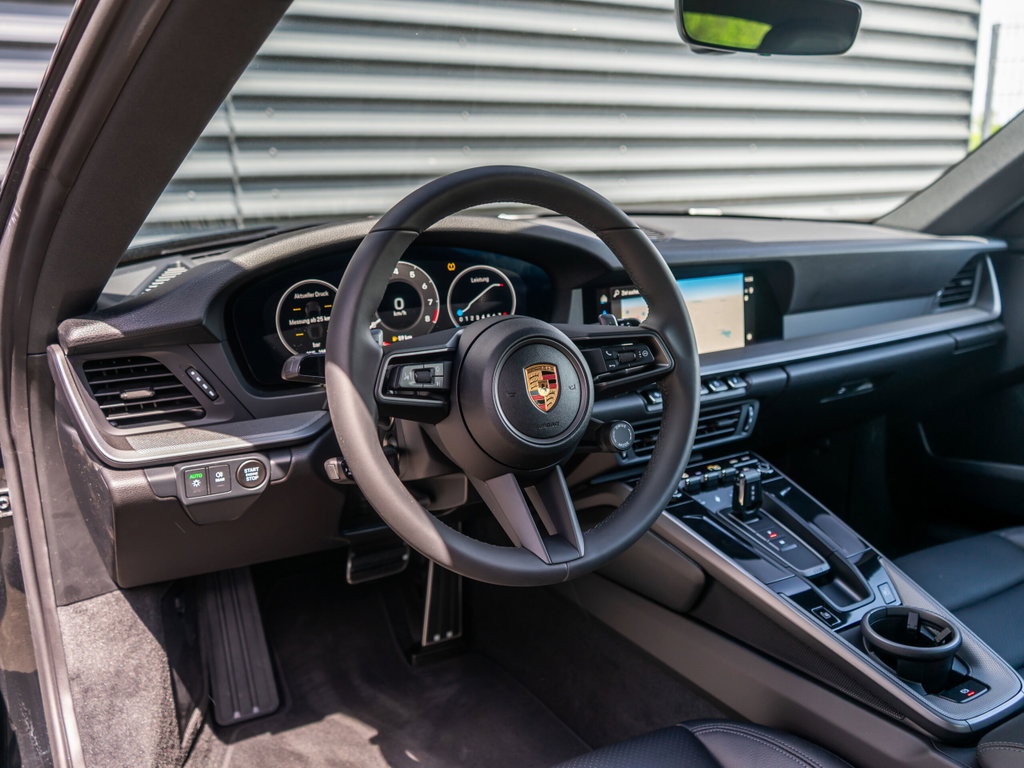 Porsche 992 Carrera