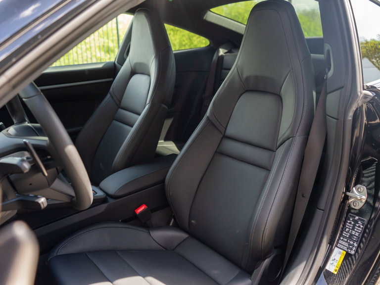 Porsche 992 Carrera