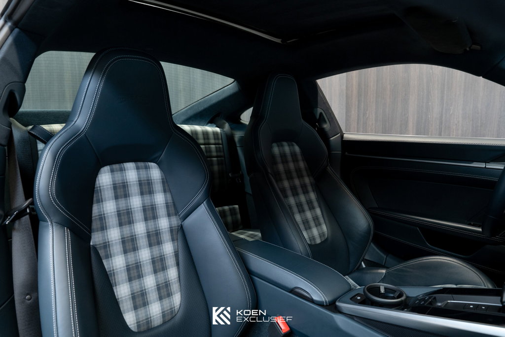 Porsche 992 Carrera 4S