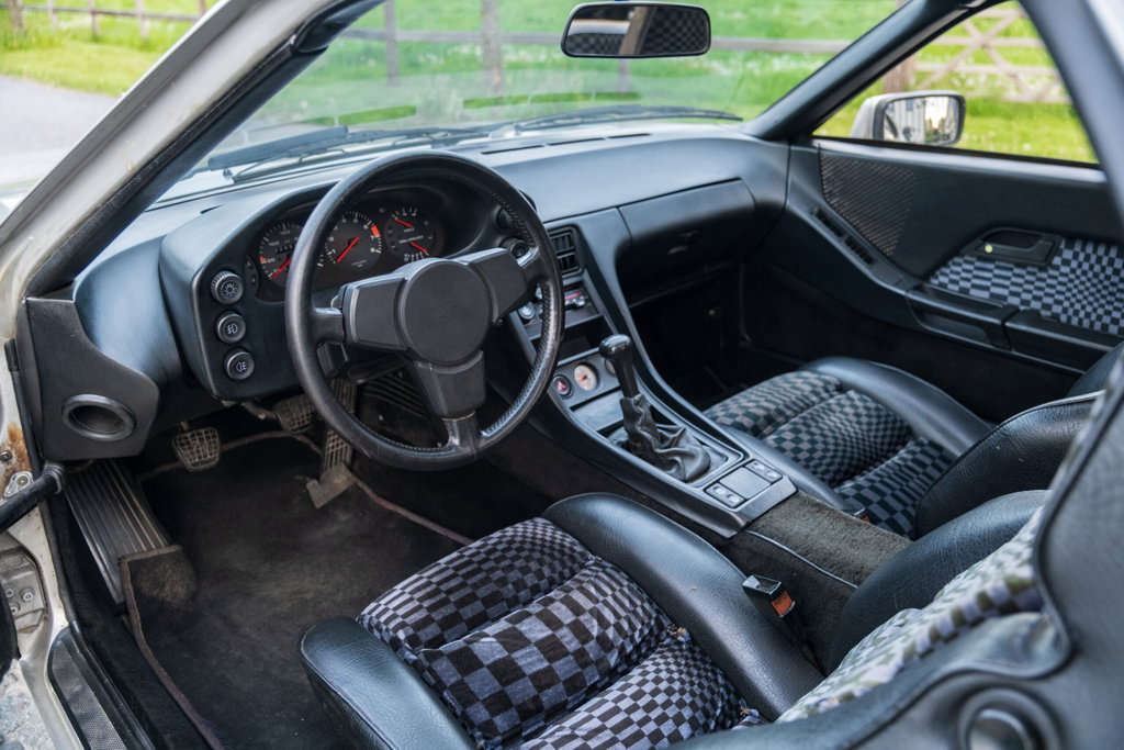 Porsche 928