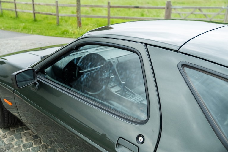 Porsche 928 S