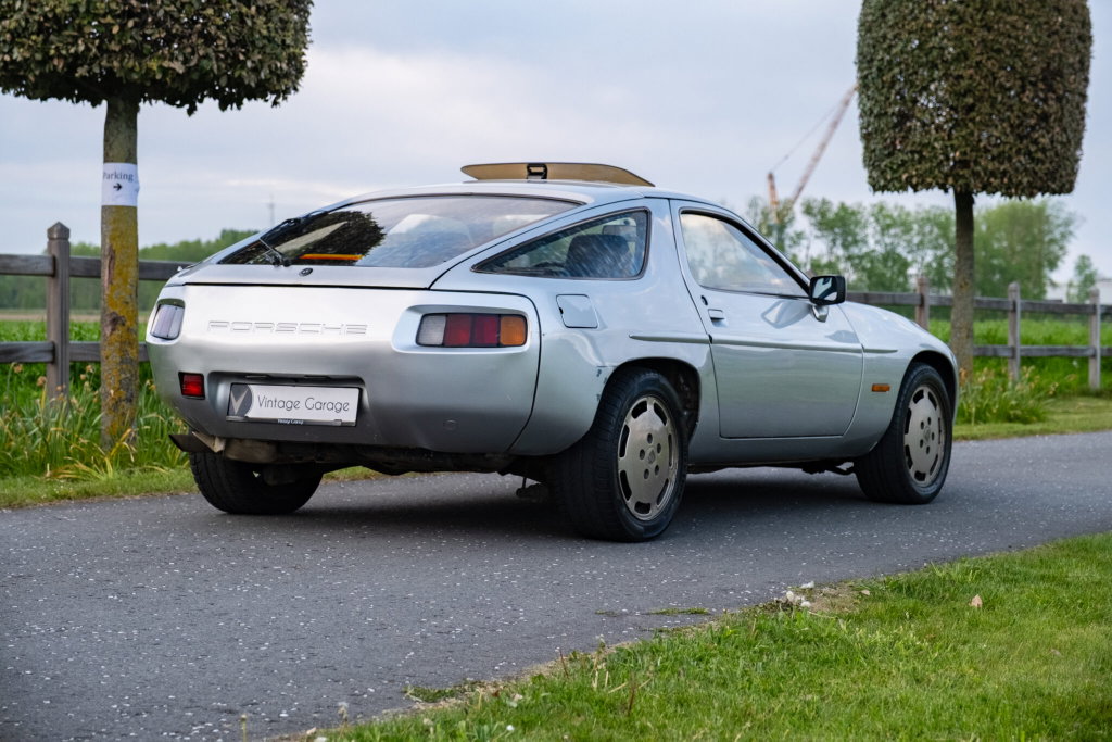 Porsche 928