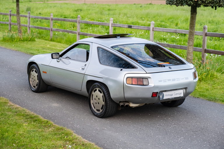 Porsche 928