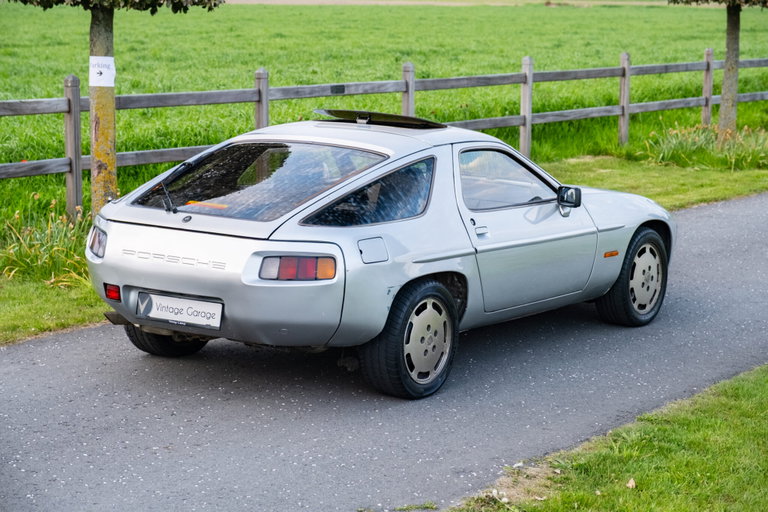 Porsche 928