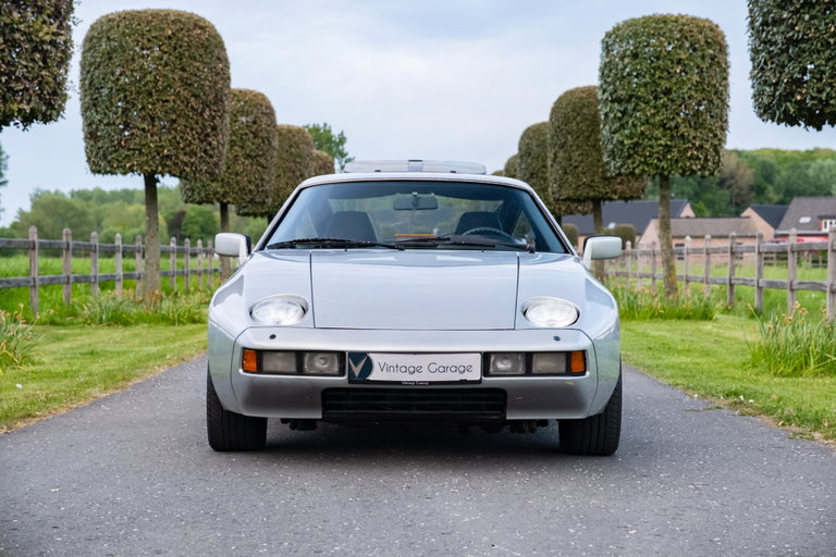 Porsche 928