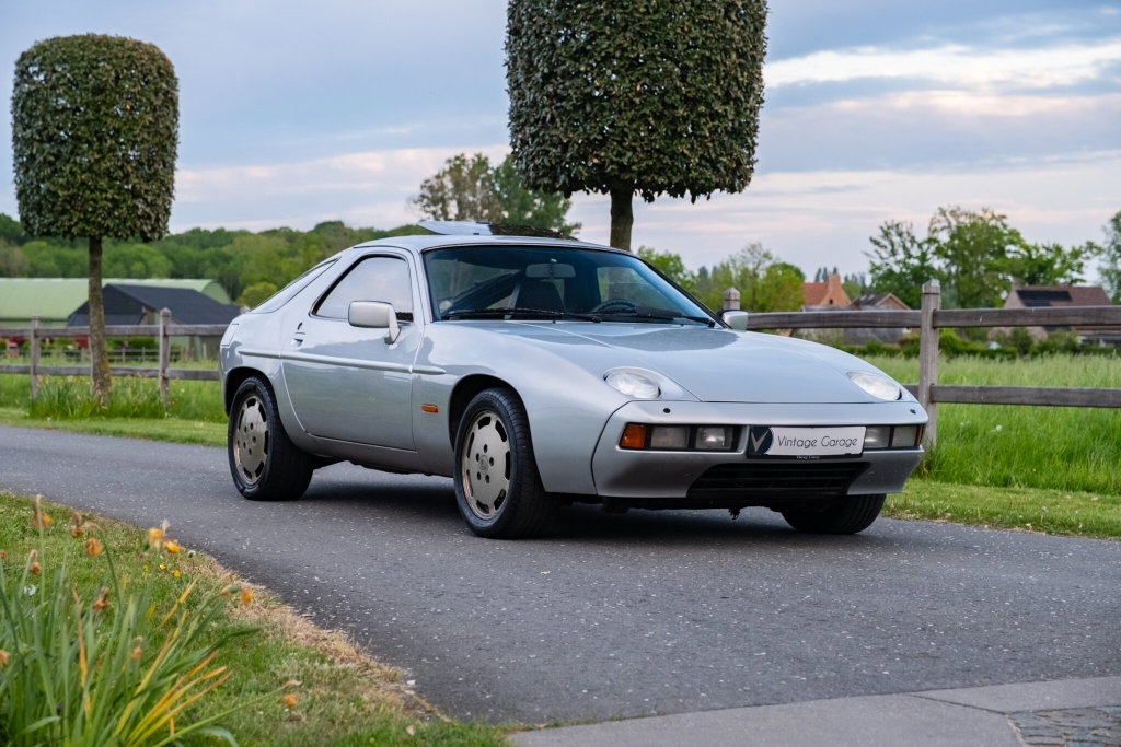 Porsche 928