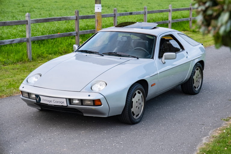Porsche 928