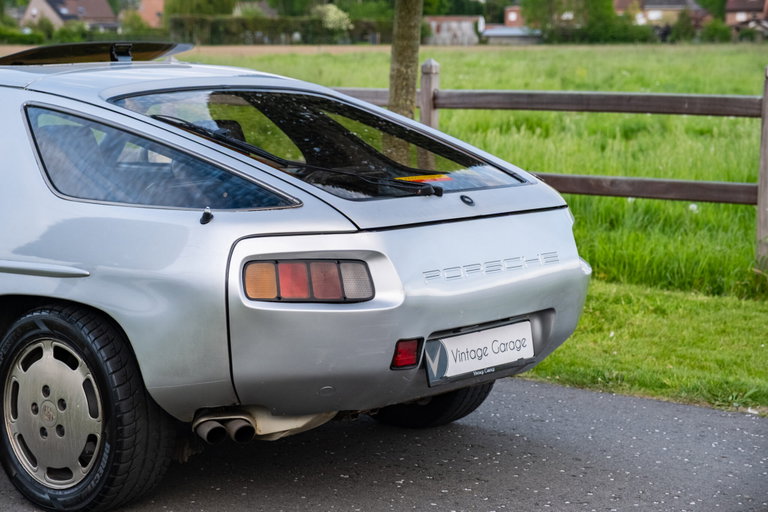 Porsche 928