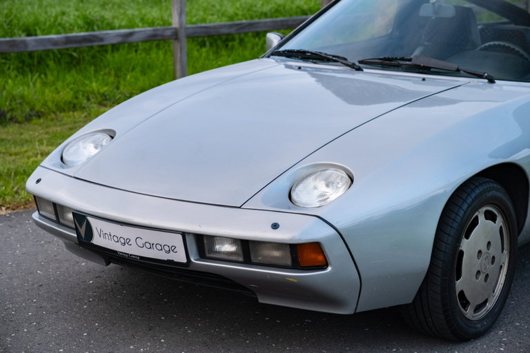 Porsche 928