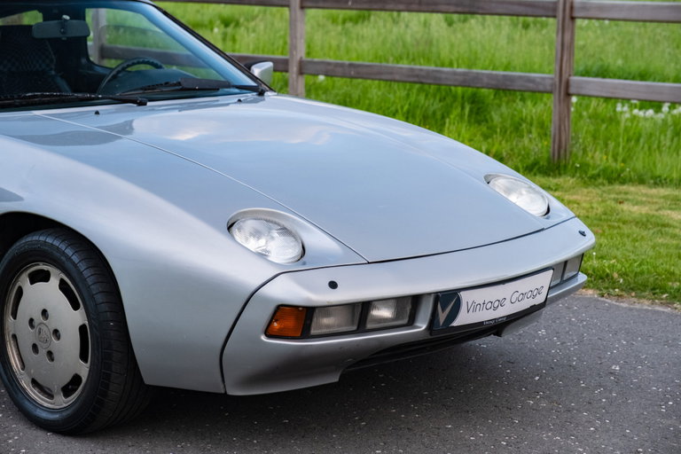 Porsche 928