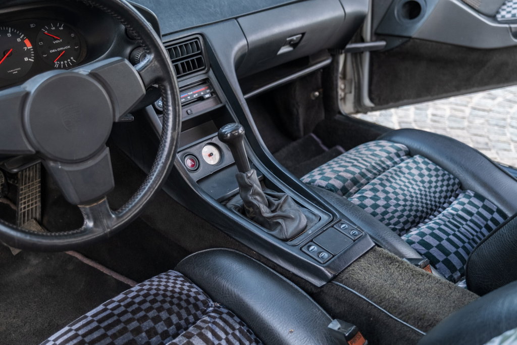 Porsche 928