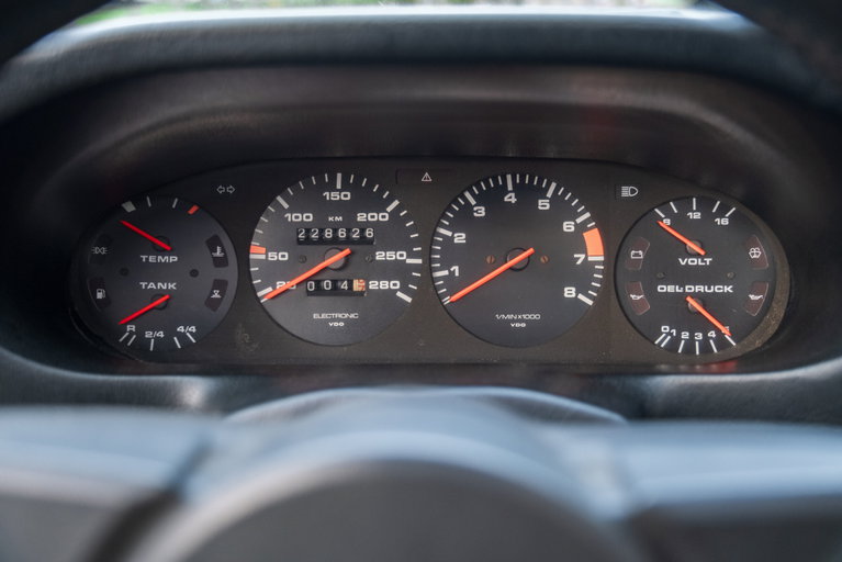 Porsche 928