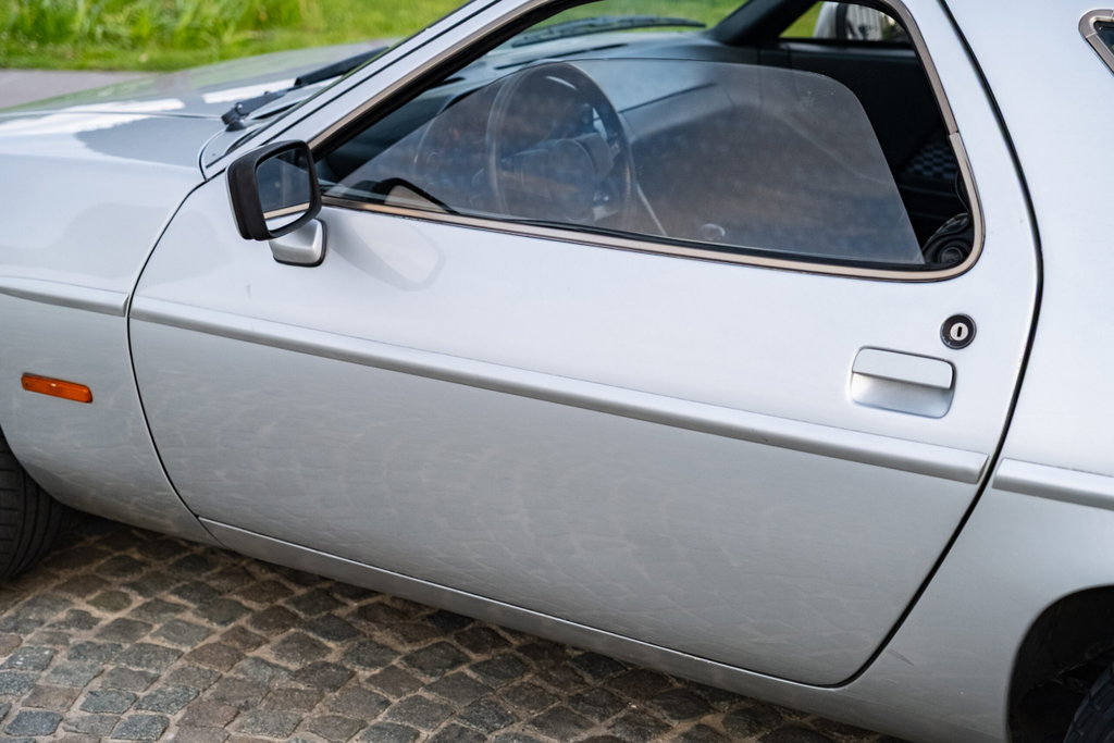 Porsche 928