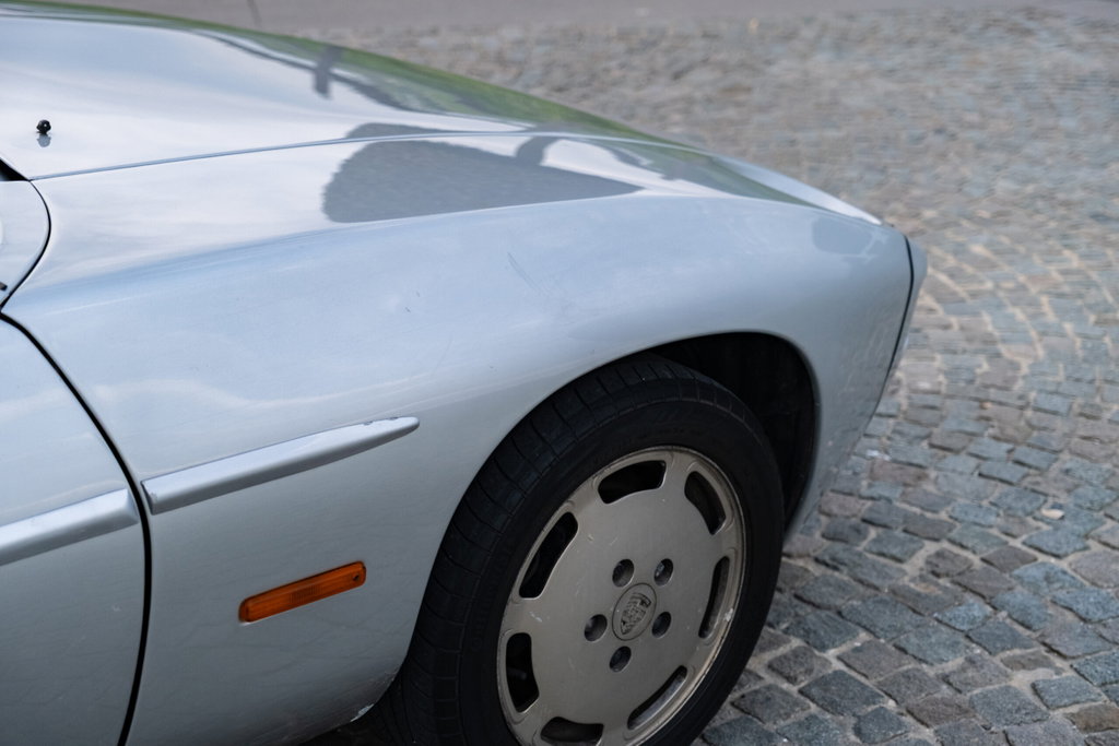 Porsche 928