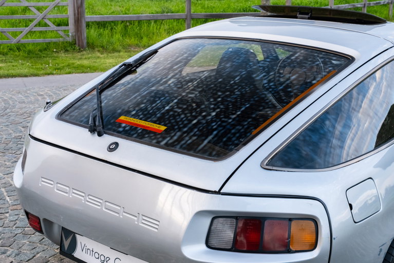 Porsche 928