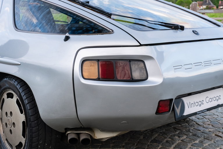 Porsche 928
