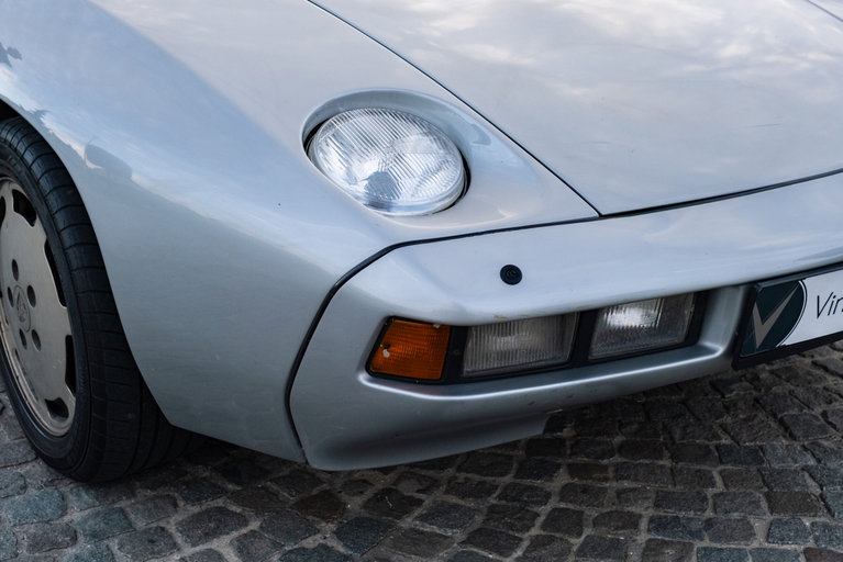 Porsche 928