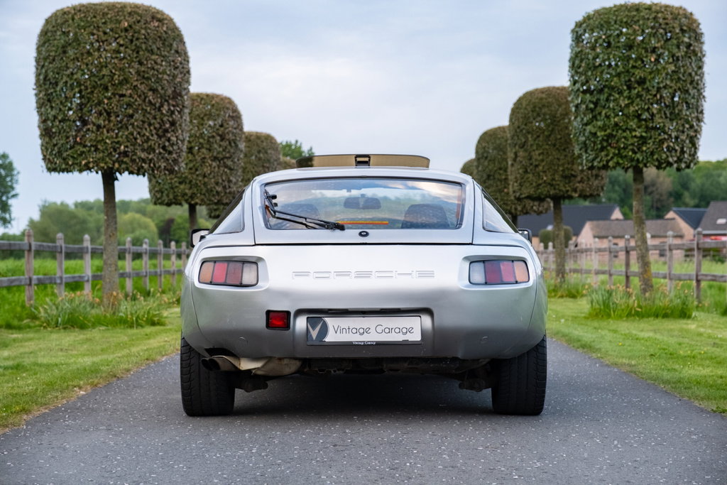 Porsche 928