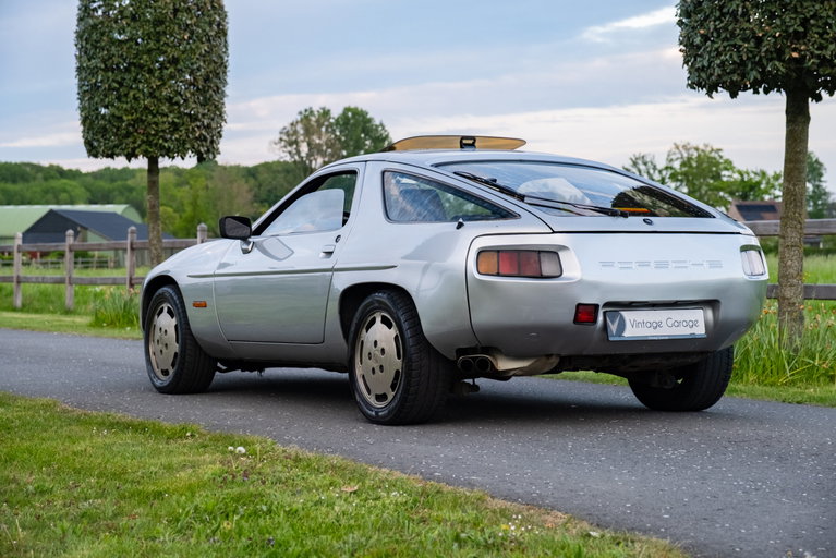 Porsche 928
