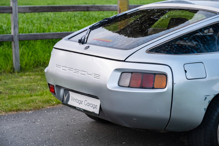 Porsche 928