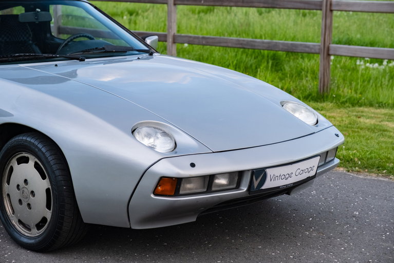 Porsche 928