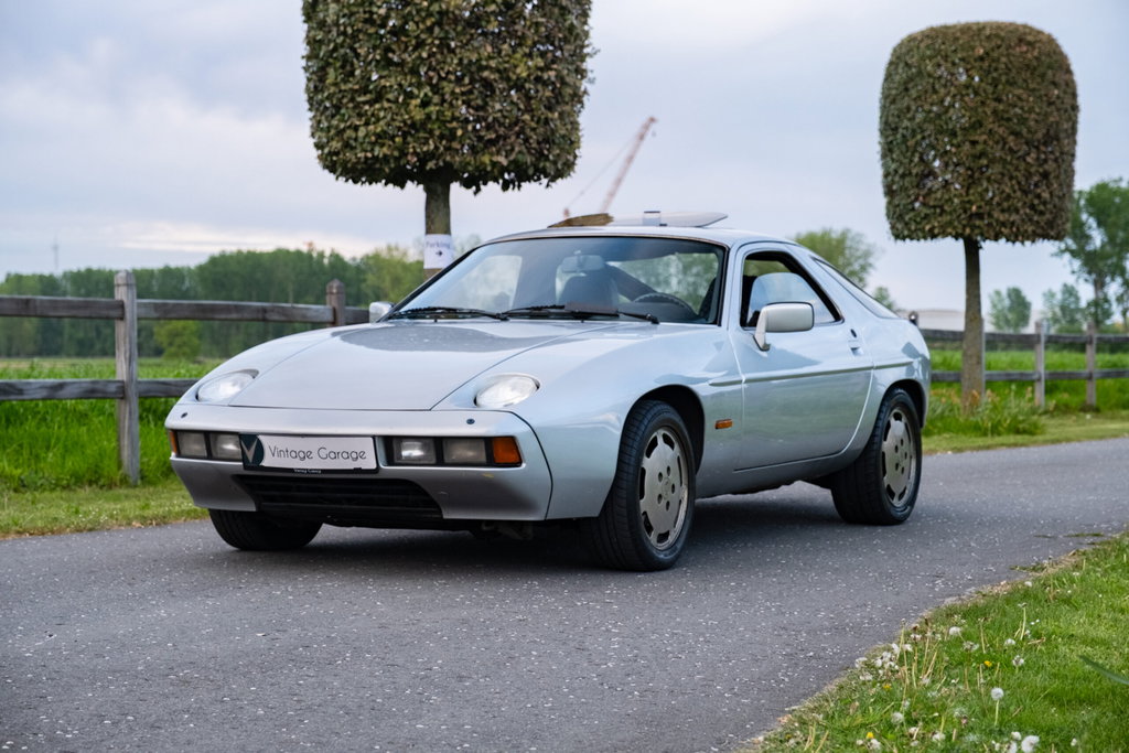 Porsche 928