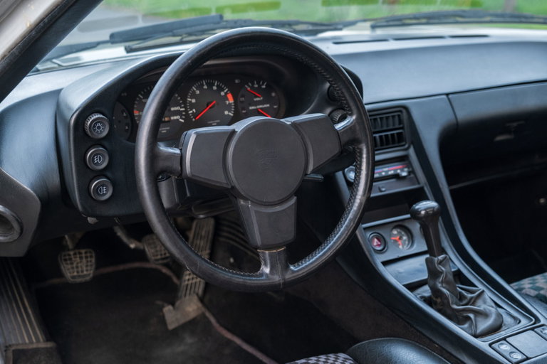 Porsche 928