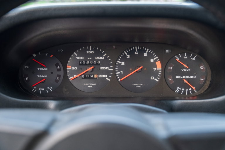 Porsche 928