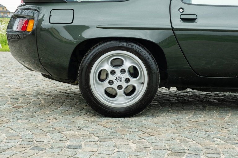 Porsche 928 S
