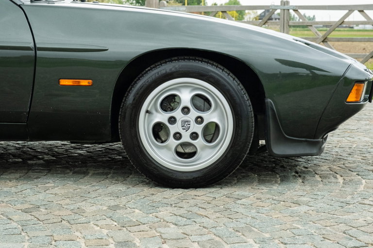 Porsche 928 S