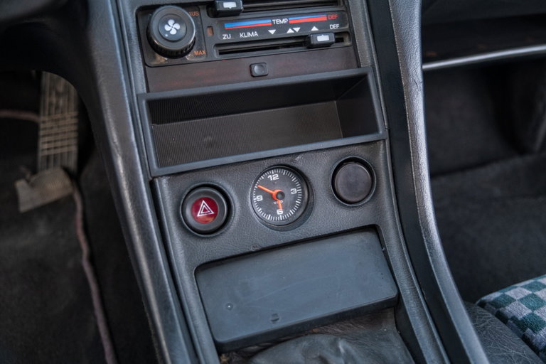 Porsche 928