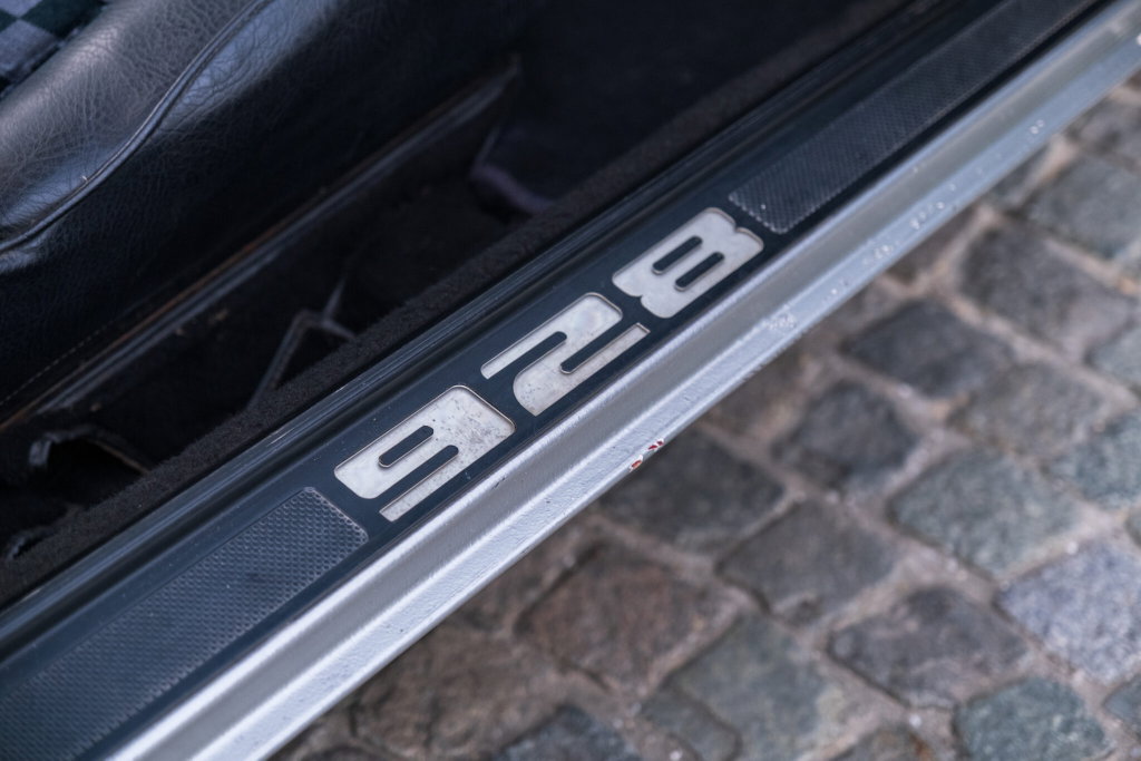 Porsche 928