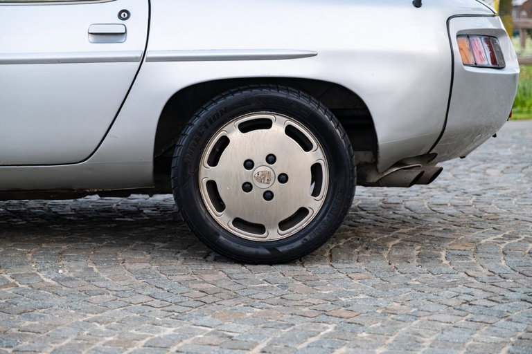 Porsche 928