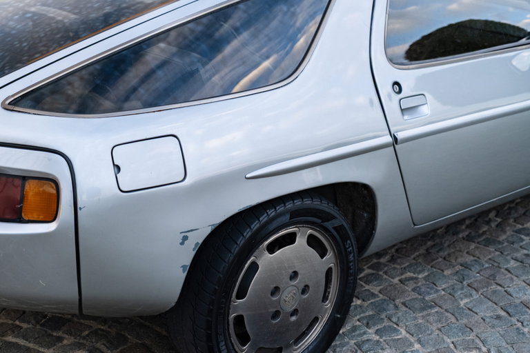 Porsche 928