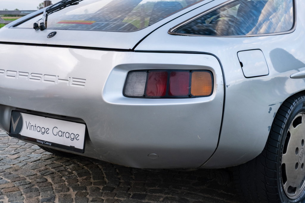 Porsche 928